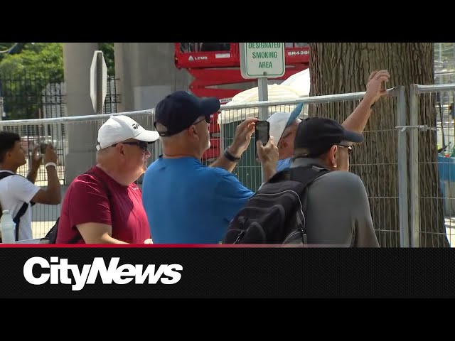 ⁣Race fans ready for the Honda Indy