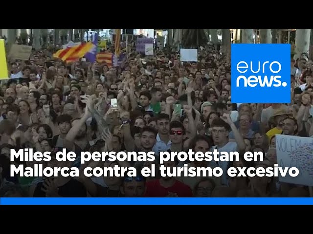 ⁣Miles de personas exigen en Mallorca 'menos turismo y más vida' ante la masificación turís