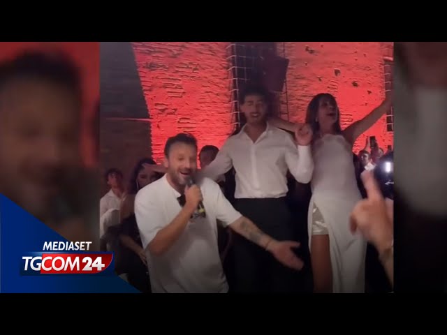 Cesare Cremonini show al matrimonio di Pecco Bagnania: canta "50 special" ed esplode la fe