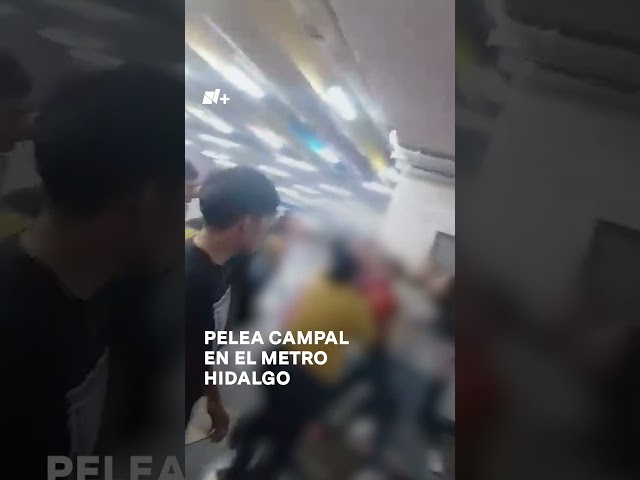 Pelea campal de vendedores ambulantes en el Metro CDMX #nmas #shorts #metrocdmx