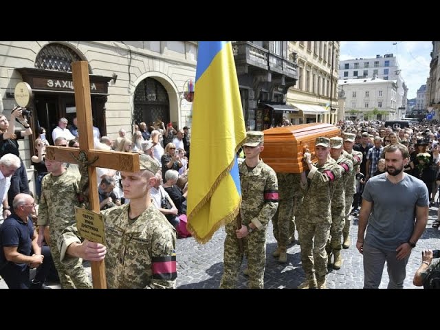 ⁣Funérailles d'Iryna Farion : des milliers de personnes ont rendu hommage à l'ex-députée uk