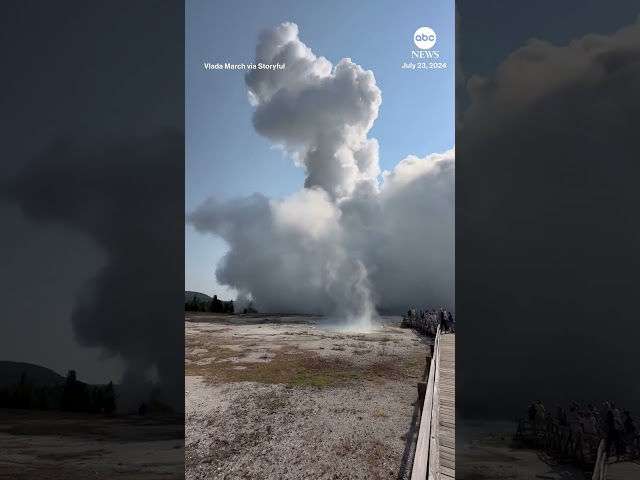 ⁣Hydrothermal explosion sends tourists running at Yellowstone National Park