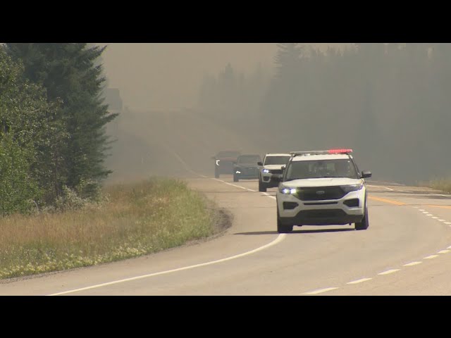 ⁣Dramatic scenes at Jasper National Park evacuation
