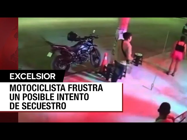 Motociclista evita que plagiaran a mujer en calles de Nuevo León