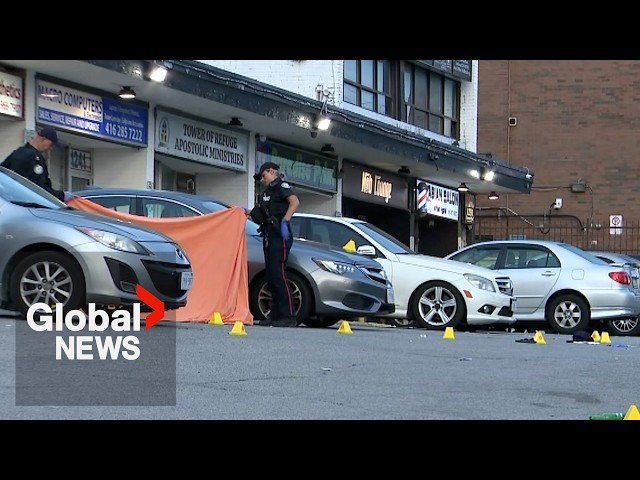 ⁣4 shot, 2 dead in "gun battle" at Toronto plaza: police