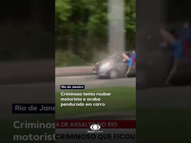 Tentativa de roubo termina com criminoso sendo arrastado por carro no Rio de Janeiro #shorts