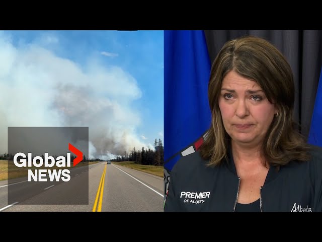 ⁣Jasper wildfire: Alberta premier gets emotional over "horrific" images  of burning town