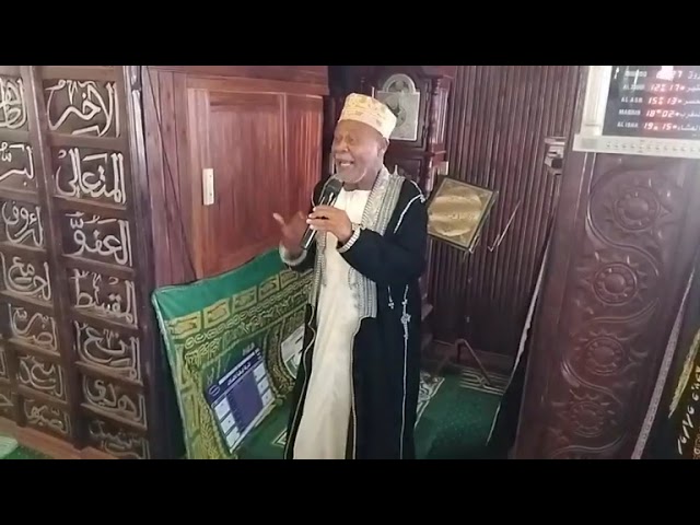 ⁣Traduction du khutba du vendredi par oustadh Mohamed Nour Abdoulbak à la grande mosquée de Mbeni