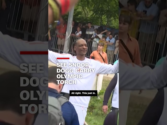 ⁣'Lighting it up': Watch Snoop Dogg carry Olympic torch