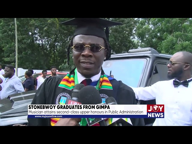 ⁣Stonebwoy graduates from GIMPA: Musician attains second-class upper honours in Public Administration