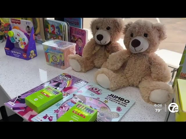 ⁣Melvindale community comes together to collect toys in honor of fallen police officer