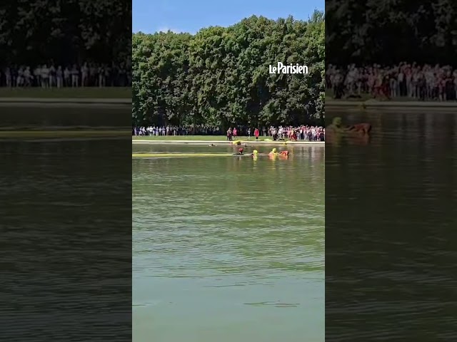 ⁣Un chevreuil évacué d'un bassin lors de l'épreuve d'équitation au château de Versaill