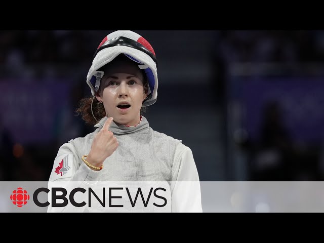 ⁣Eleanor Harvey wins Canada's 1st-ever Olympic fencing medal with bronze