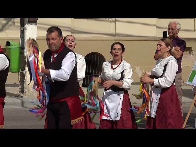 ⁣Cientos de participantes de nueve países acuden al Festival Internacional de Folclore de Rumanía