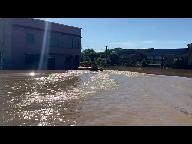 ⁣Evacuations, repairs underway after dike breaches in central China