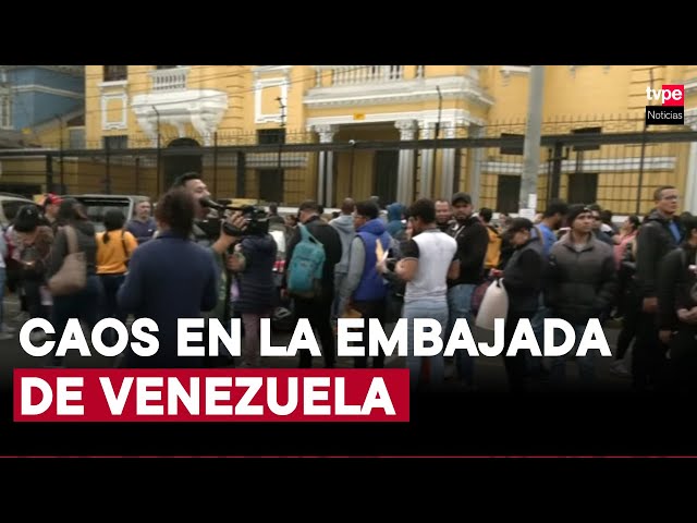 Largas colas para recojo de pasaportes en Embajada de Venezuela en el Perú