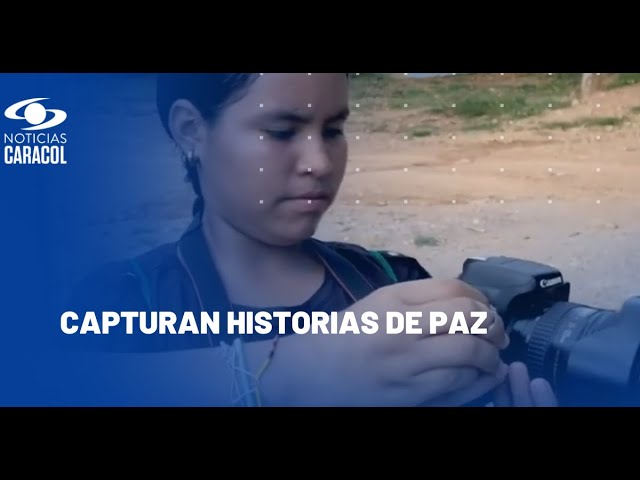 ⁣Hijos de firmantes de paz capturan historias de reconciliación por medio de fotografías