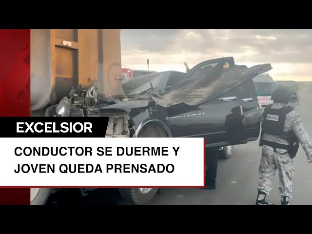 Conductor se duerme y adolescente termina prensado contra un tráiler