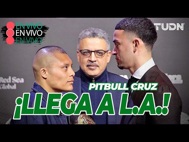 EN VIVO : ¡LLEGA A L.A.!  Pitbull Cruz ATERRIZA previo a su pelea con Rayo Valenzuela |  TUDN