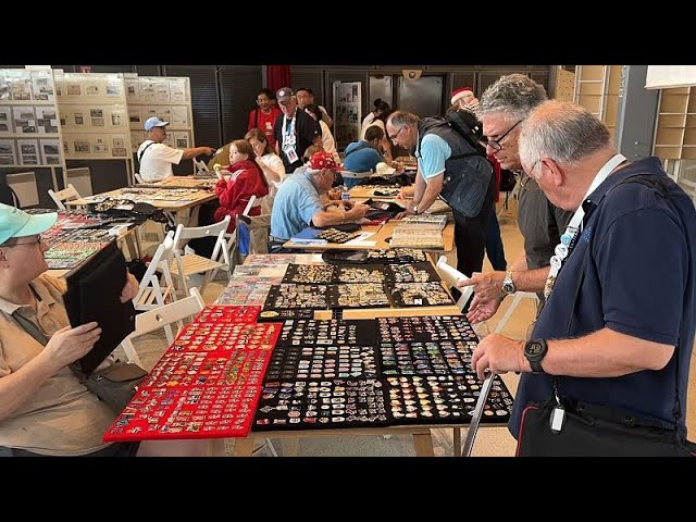 Rencontre avec les passionnés des Jeux olympiques : "J'ai 5 000 pin's rangés dans des