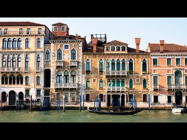 Venice to crack down on tourist groups to maximum of 25 people