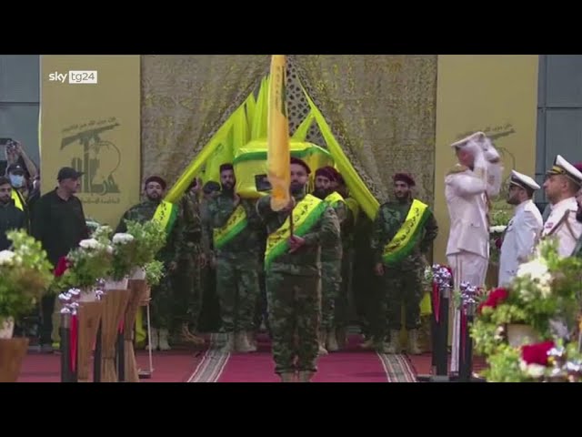 ⁣Libano, a Beirut i funerali del comandante di Hezbollah