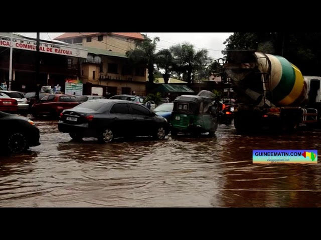 ⁣ Fortes pluies et inondation à Conakry : la situation de certaines rues de la capitale guinéenne