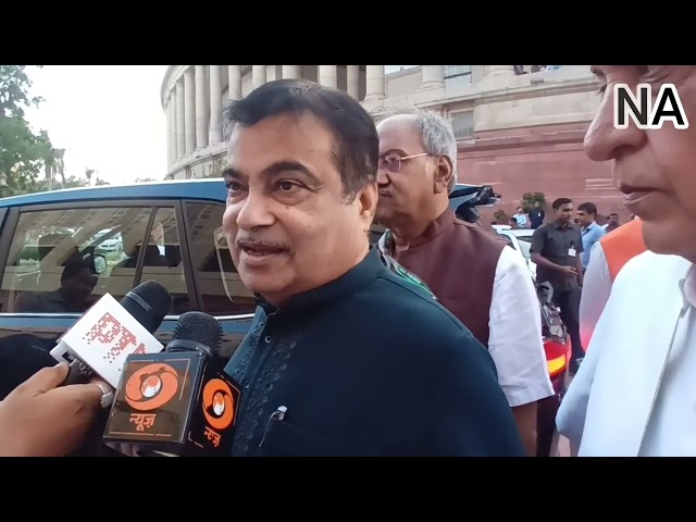 ⁣Nitin Gadkari ने दुनिया की पहली ethanol से चलने वाली कार से  संसद भवन पहुंचे