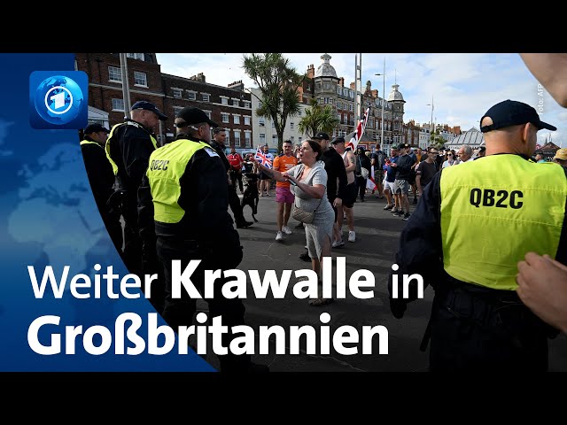 ⁣Nach Messerattacke in Southport: Weiter Krawalle in Großbritannien