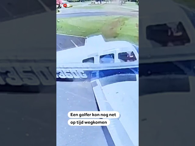 ⁣Vliegtuigje crasht op golfbaan