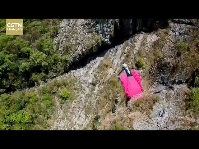 ⁣Sports extrêmes : découvrons l'histoire du vol de l'athlète français en wingsuit