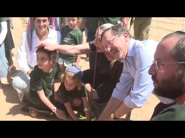 ⁣4000 vignes plantées dans le kibboutz Kerem Shalom