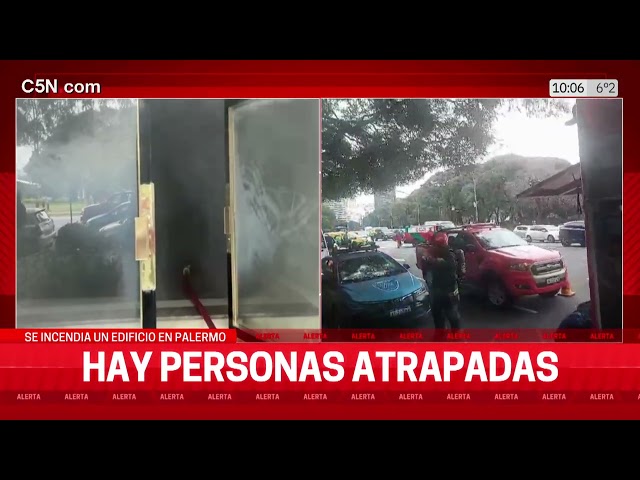 ⁣SE INCENDIA un EDIFICIO en PALERMO: HAY PERSONAS ATRAPADAS y TRABAJAN 15 DOTACIONES de BOMBEROS