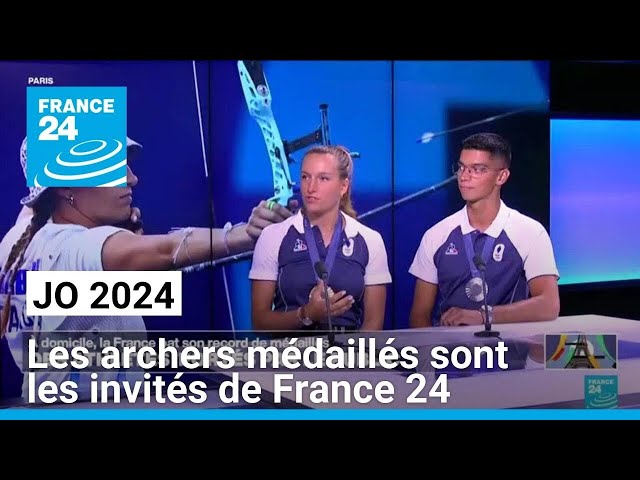 ⁣JO 2024 : les archers médaillés olympiques, Lisa Barbelin et Thomas Chirault, sur France 24