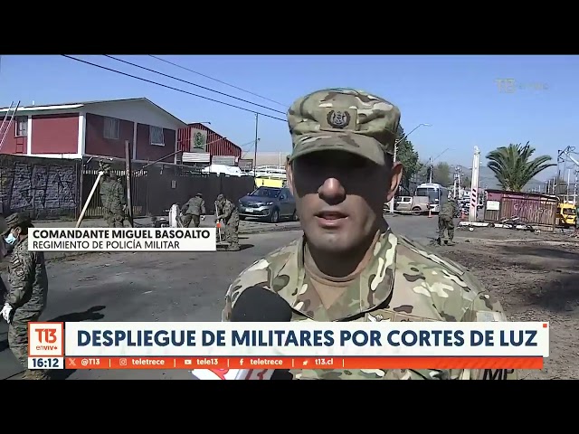 Militares ayudan a despejar calles ante caídas de árboles por cortes de luz