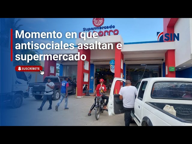 ⁣Captado en cámara momento en que antisociales asaltan en manada un supermercado