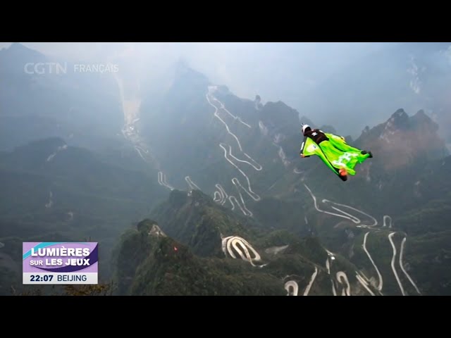 ⁣Vincent Descols, pilote français de wingsuit, raconte le charme de ce sport extrême