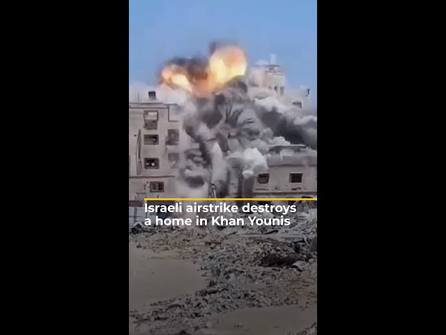 Israeli airstrike destroys a home in Khan Younis | AJ #shorts