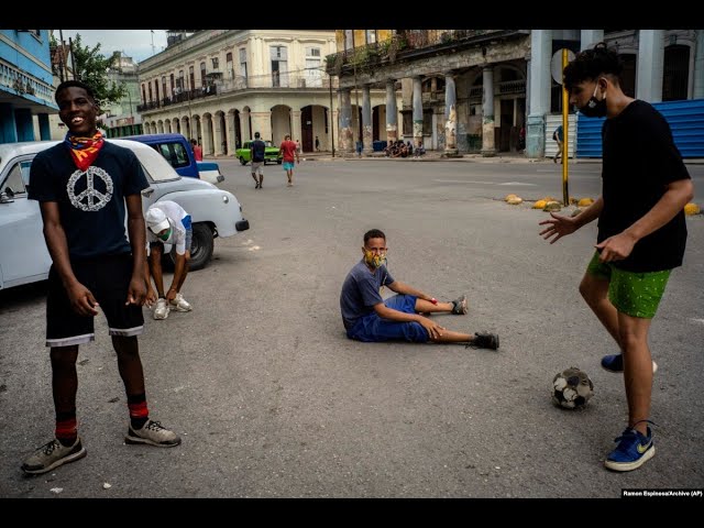 Info Martí | Los jóvenes prefieren escapar de Cuba