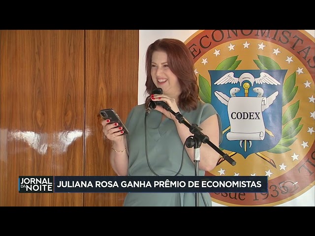 Colunista Juliana Rosa recebe o prêmio de jornalista econômico de 2024