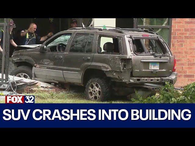 ⁣SUV plows into Garfield Park senior living center, smashing elevator