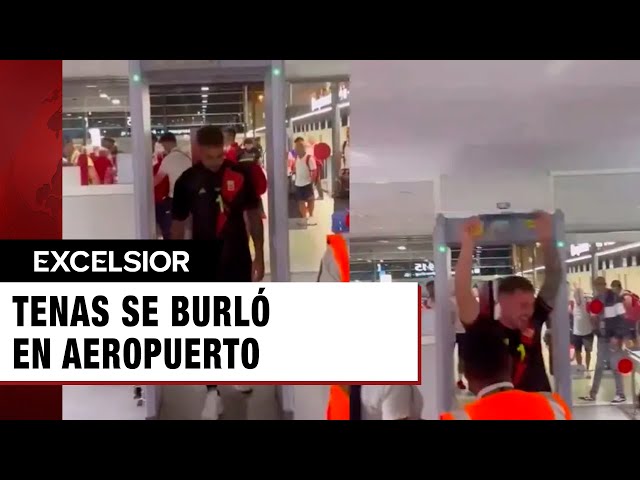 Portero de España se burla de policías franceses en pleno aeropuerto