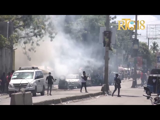 Lapolis kraze ak gaz lakrimojèn manifestasyon Revèy Nasyonal la akoz eta dijans gouvènman an dekrete