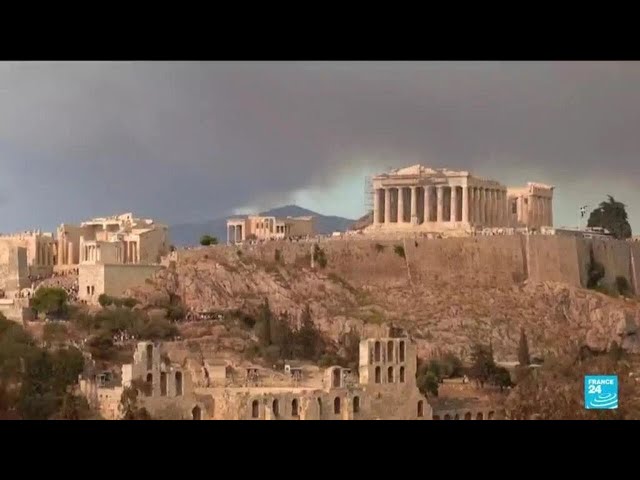 Grèce: les incendies se rapprochent d'Athènes, de nouvelles localités évacuées • FRANCE 24