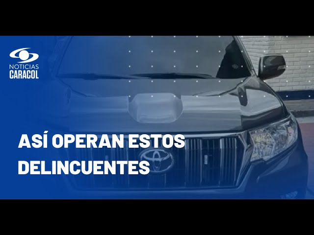 ⁣Delincuentes roban camioneta del esquema de seguridad del comandante de las Fuerzas Militares