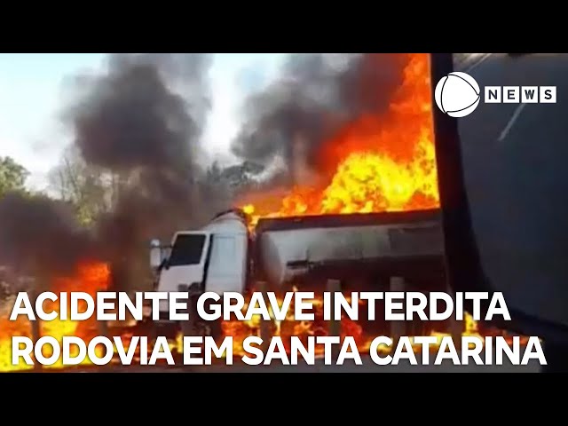 ⁣Grave acidente interdita rodovia em Santa Catarina