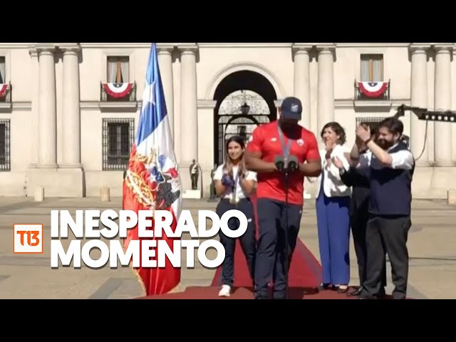 El inesperado y gracioso momento entre el Presidente Boric y Yasmani Acosta en La Moneda