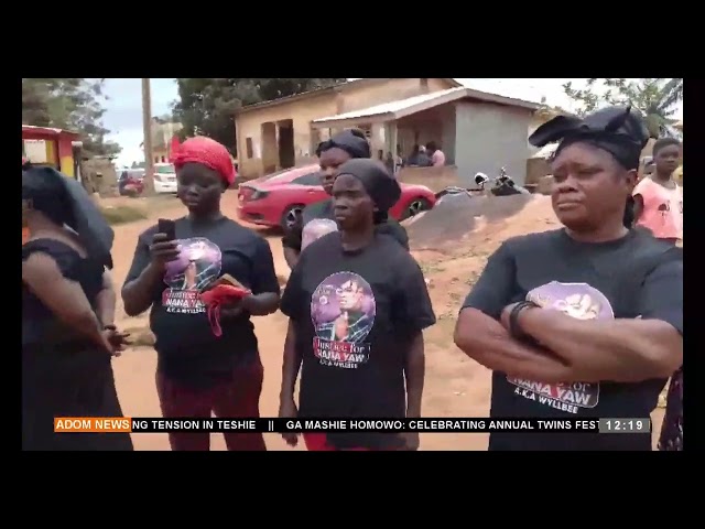 ⁣At the Akropong District Court, hundreds of people assemble to hear the musician's case.