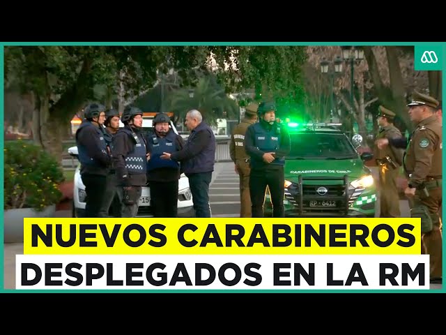 Nuevos carabineros se despliegan por Santiago para reforzar la seguridad en las calles