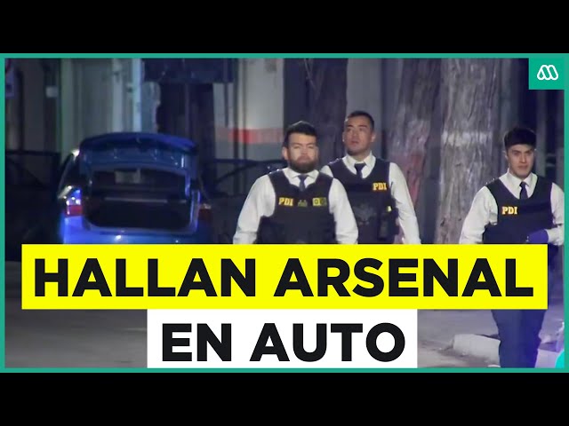 Para posible plan de fuga: Encuentran arsenal dentro de auto en Santiago